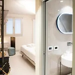 Palazzo Scappi Gardi Luxury Lägenhet